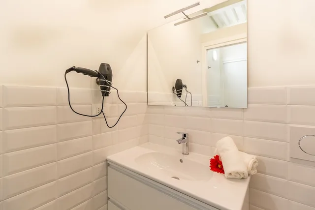 City, Apartment, Double Bed, Ground Floor، Alessia s Building- Affori FN 7/10