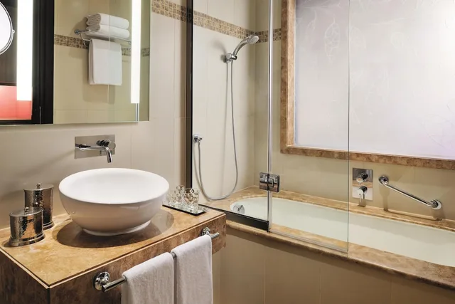 Avani Superior Room، Avani Deira Dubai Hotel 6/7
