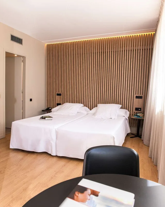 غرفة بريميوم بسريرين منفصلين بمطبخ صغير، Aparthotel Atenea Barcelona 3/4