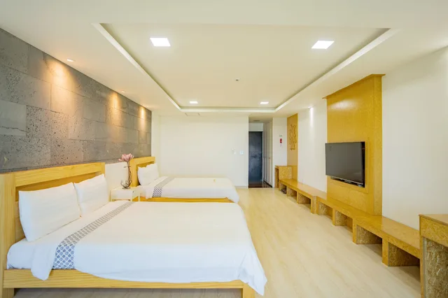 غرفة عائلية بسريرين كوين بإطلالة على البحر، Sun And Moon Resort 2/8