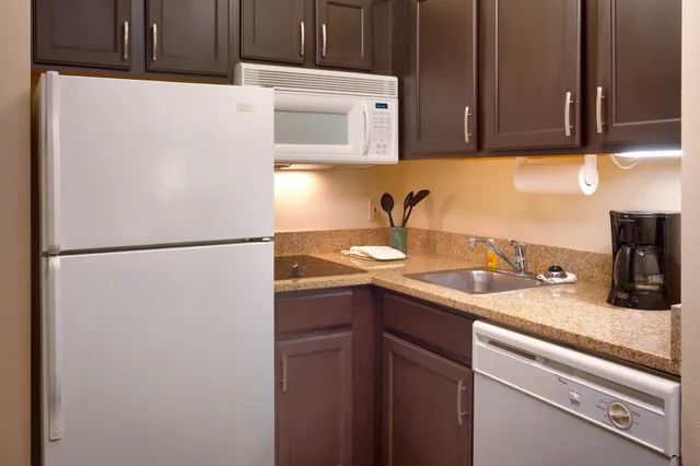 جناح بسرير كينج وسرير فردي بغرفة نوم واحدة بمطبخ، Staybridge Suites Peoria Downtown 5/6