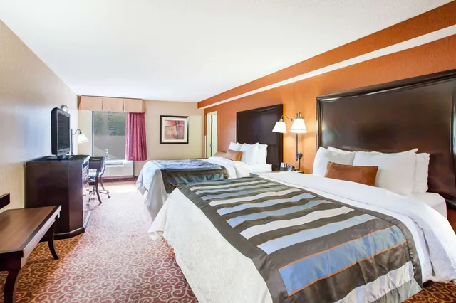 غرفة بسريرين مزدوجين لذوي الإعاقة، Wingate by Wyndham North Little Rock 1/10