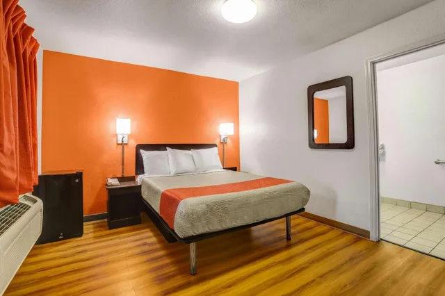 1 Full Bed Non-Smoking, Micfridge، Motel6 Marysville, CA 2/4