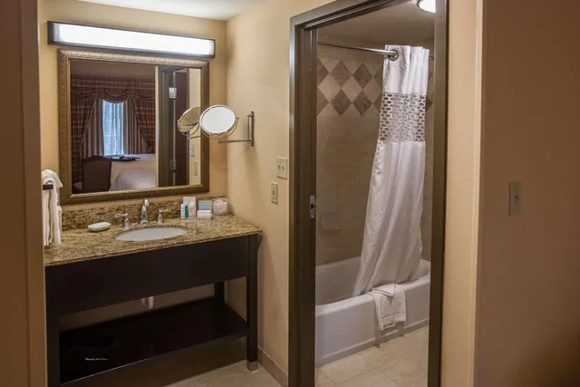 استوديو بسريرين كوين، Hampton Inn Suites Stillwater 3/3