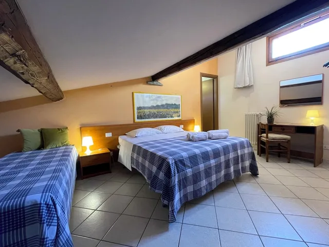 بنتهاوس اقتصادي بسرير كوين بحمام خاص، HOTEL LEOPOLDA 2/5
