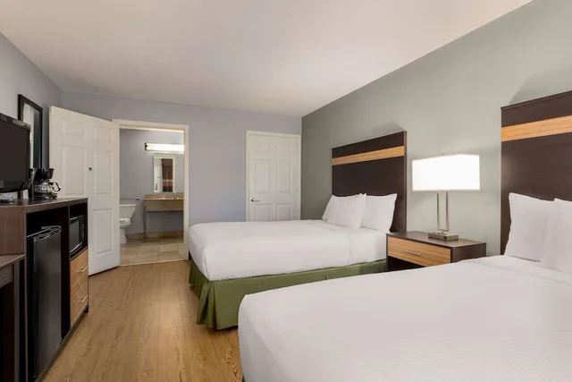 Deluxe, 2 Queen Beds, Accessible, Days Inn by Wyndham Anderson/Clemson Area 2/5