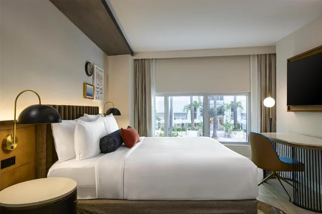 غرفة بسرير كينج بغرفة نوم واحدة لذوي الإعاقة، Hyatt Centric South Beach Miami 1/1