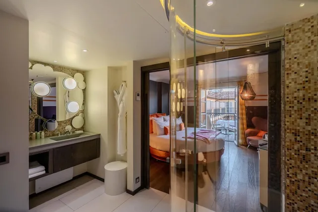 Room, Round Bed, Queen Bed, Patio, Terrace, Paris Saint Tropez 4/4