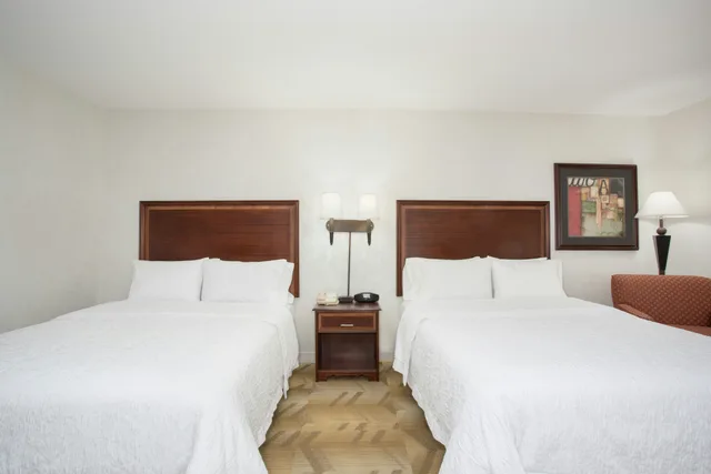 غرفة بسريرين كوين لذوي الإعاقة، Hampton Inn Siloam Springs 1/5