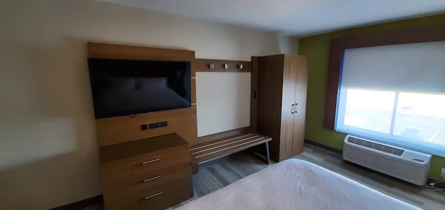 غرفة قياسية بسرير كينج، Holiday Inn Express Hotel And Suites Kinston 8/10