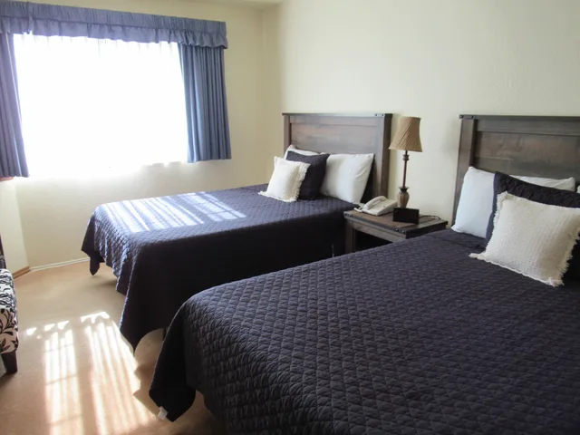 غرفة بسريرين مزدوجين بإطلالة جزئية على البحر، Gualala Country Inn 5/7