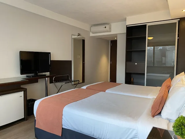 غرفة كلاسيكية بسرير كينج، Crystal Tower Hotel 2/2