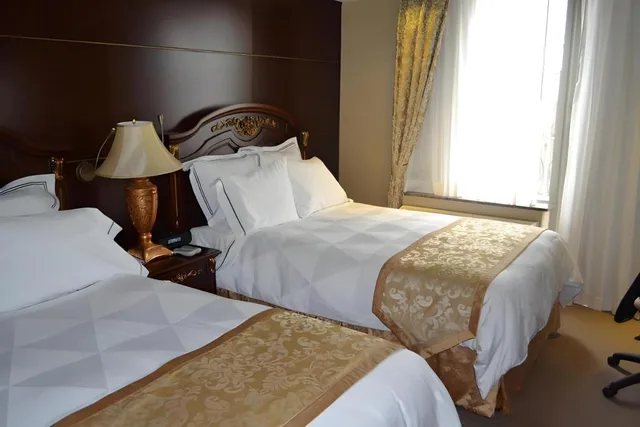 Upgrade, 2 Double Beds، Radisson Hotel Toronto Airport West 1/2
