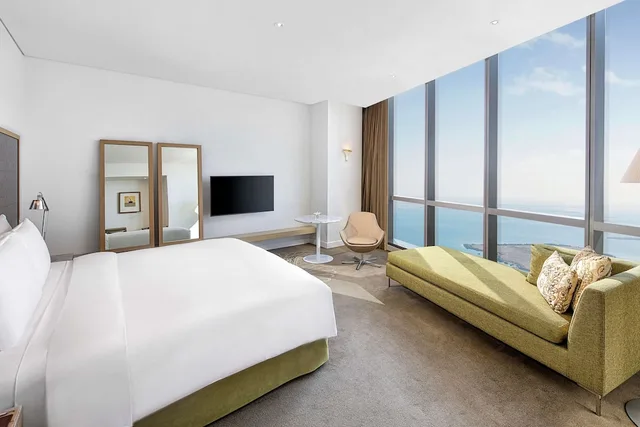 غرفة ديلوكس عائلية بسرير كينج بإطلالة على البحر، Conrad Abu Dhabi Etihad Towers 3/5