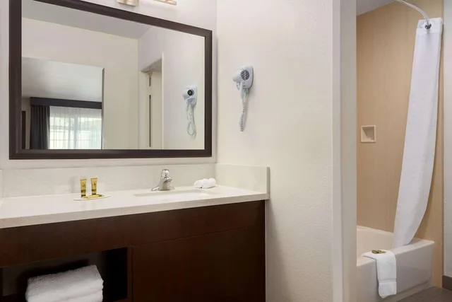 غرفة بسريرين كوين، Days Inn & Suites By Wyndham Anaheim At Disneyland Park 5/5