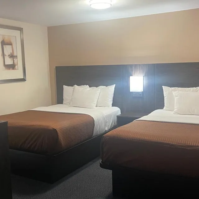 غرفة بسرير كوين، The Universal Inn And Suites 4/9