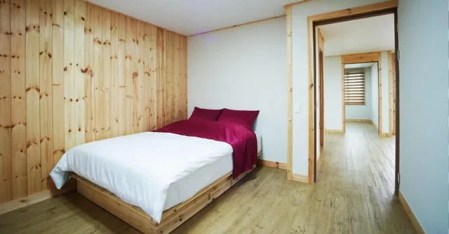 غرفة بسرير مزدوج، Jeju Gotjawal Geomoon Oreum Pension 1/3