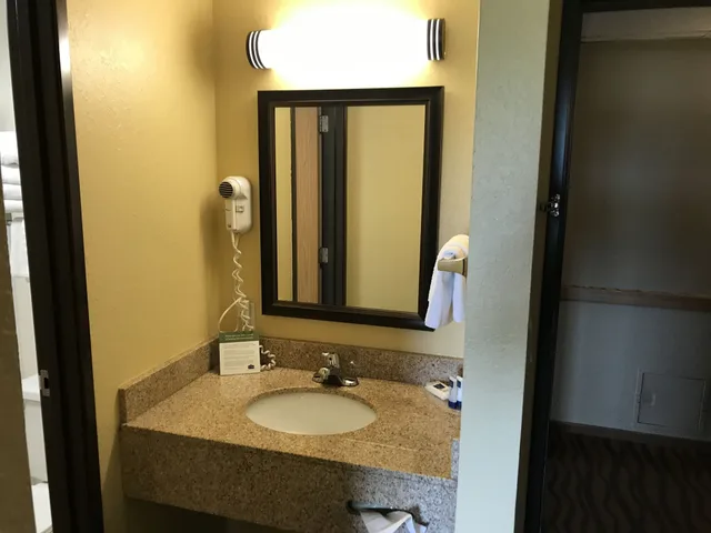 Room, 2 Double Beds, Americinn By Wyndham West Bend 4/5