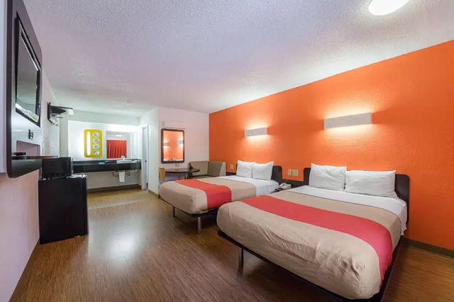 2 Full Beds - Non-Smoking, Motel6 Boerne, TX 1/1