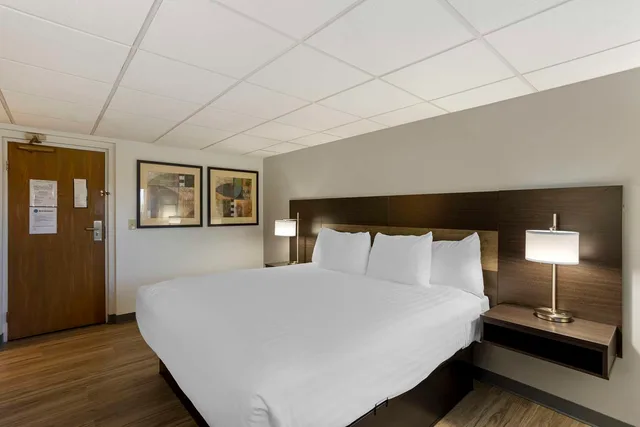 غرفة بسرير كينج، Best Western Dubois Hotel 1/4