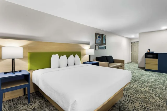 Room, King Bed, Country Inn Suites By Radisson Savannah I 95 North Ga 3/20