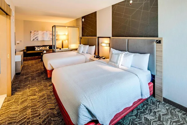 جناح تنفيذي بسريرين كوين مع أريكة، Springhill Suites Dayton Vandalia 1/3