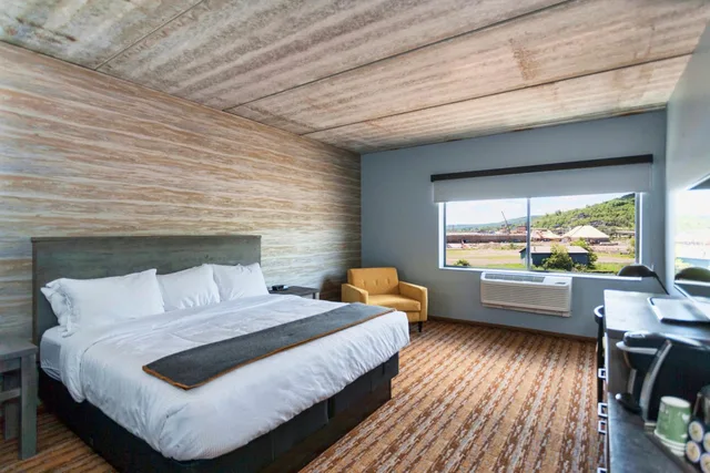 غرفة كلاسيكية بسرير كينج يُسمح فيها بالحيوانات الأليفة لذوي الإعاقة، Pier B Resort 1/2
