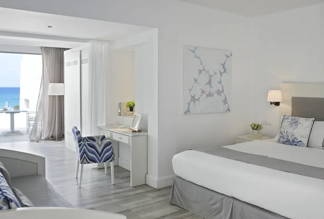 Suite, Double Bed, Sea Front, Sofa، Knossos Beach Bungalows Suites Resort & Spa 4/7