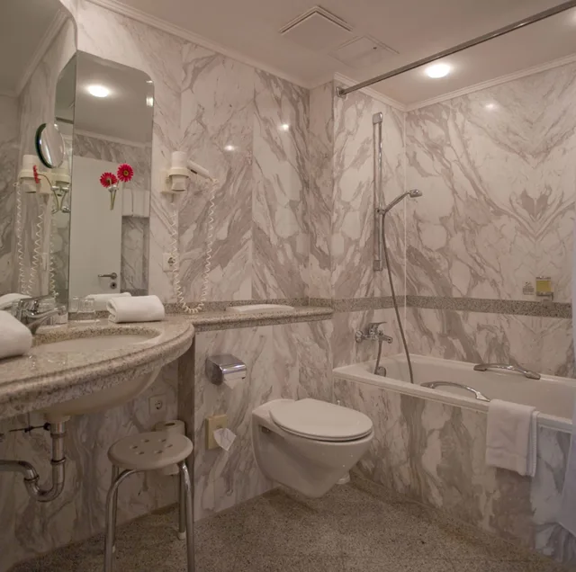 Comfort, Single, Queen Bed, Riverside، Sorat Insel-Hotel Regensburg 4/5