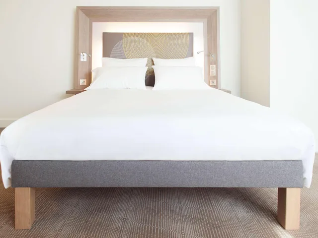 Superior, Double Bed, Golf Course View, Sofa, Balcony، Novotel Senart Golf de Greenparc 7/10