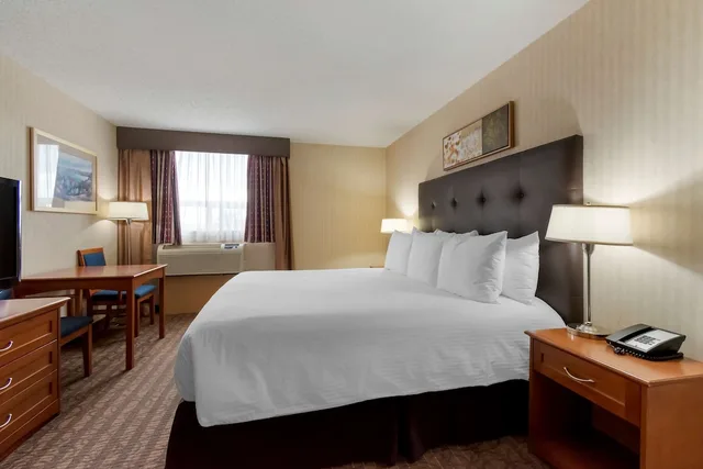 غرفة قياسية بسرير كوين في الملحق، Best Western Cold Lake Inn 1/8