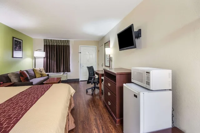 غرفة قياسية بسرير كينج، Rodeway Inn Bolivar 3/4