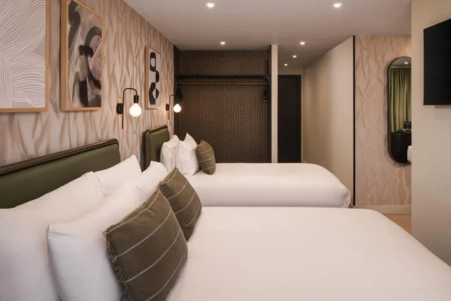 Renovated, Triple, 1 Double and 1 Single Bed، Central Park Hotel 1/1