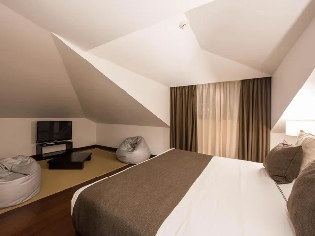 جناح دوبلكس، Carris Porto Ribeira 2/10