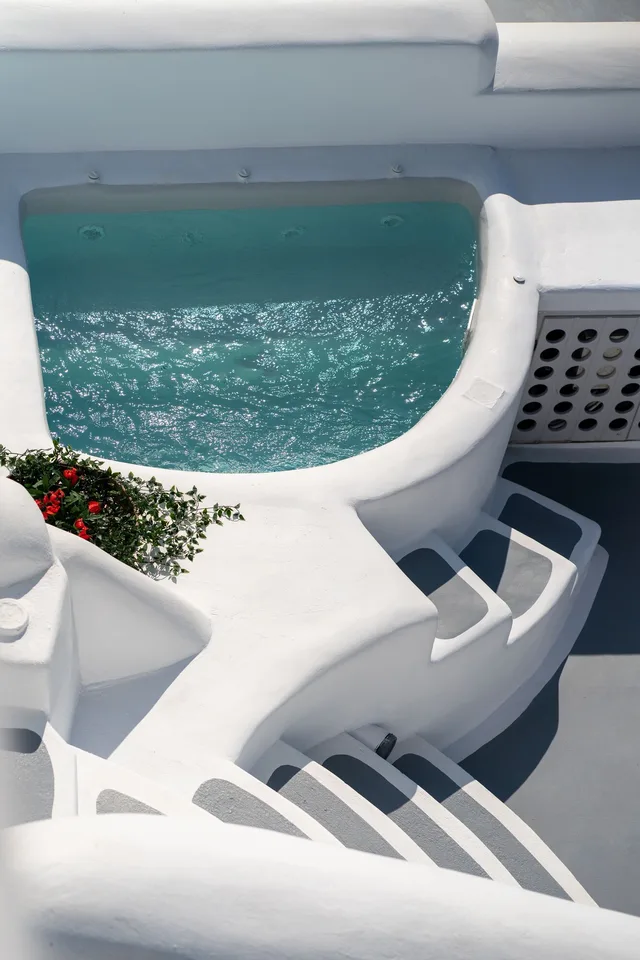 Junior Suite, Queen Bed, Outdoor Sofa, Jetted Tub، Radiant Santorini 2/2
