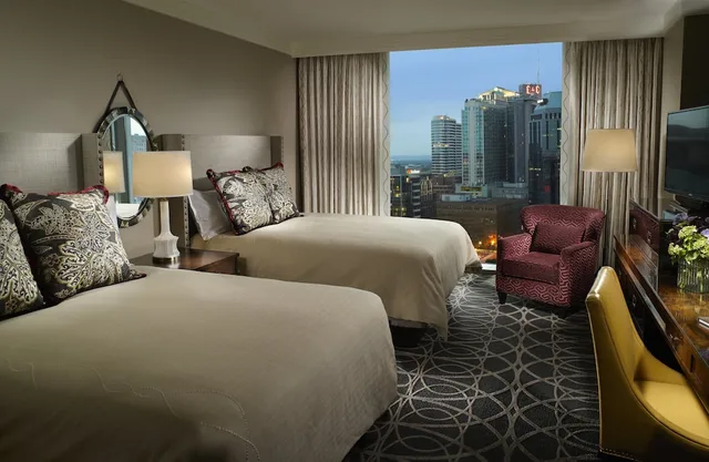 غرفة ديلوكس بسريرين كوين لذوي الإعاقة، Omni Nashville Hotel 3/6