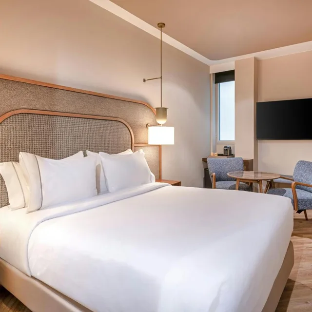غرفة داخلية بسرير كوين، Ac Hotel Palacio Universal 1/4