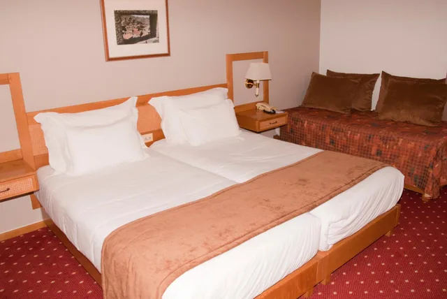 غرفة ثلاثية، Hotel Rainha D Amelia Arts Leisure 2/7