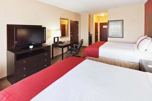 Standard, 2 Queen Beds, Holiday Inn Oklahoma City Airport 6/10