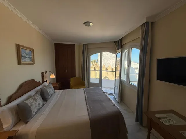 غرفة بسرير مزدوج بإطلالة على البحر بشرفة، Hotel La Espanola 1/2