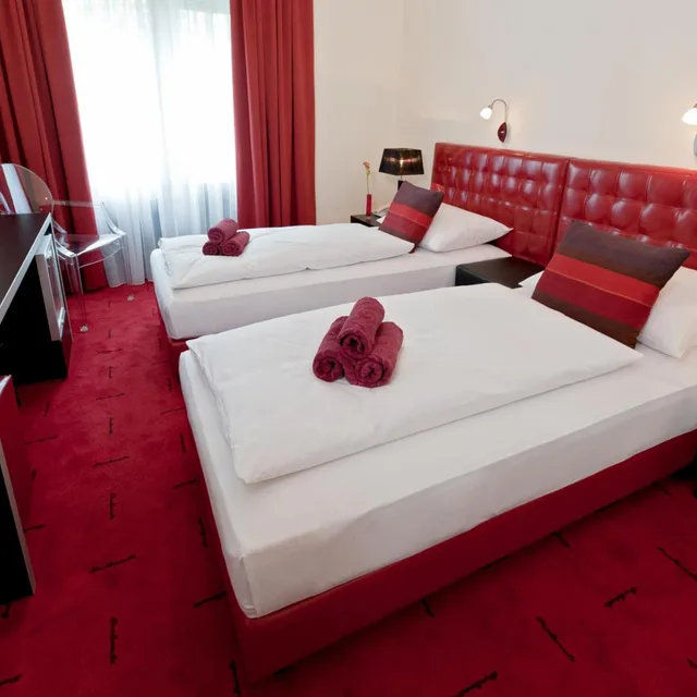 غرفة بسريرين منفصلين بشرفة، Hotel Esplanade 1/5