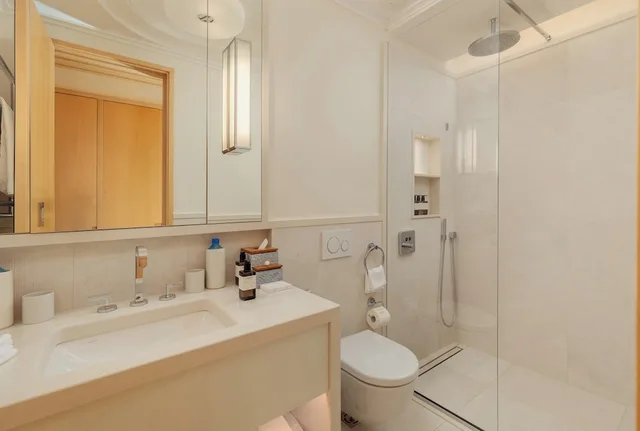 جناح استوديو بسرير كينج بإطلالة على المسبح بشرفة، The Quince Hotel, Porto Montenegro 2/2