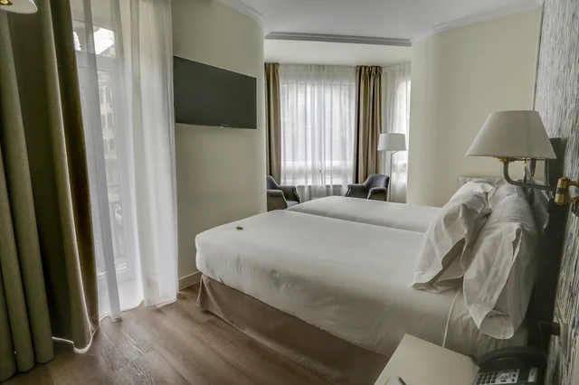 Superior, Single, Twin Beds, Sercotel Europa San Sebastian 2/6