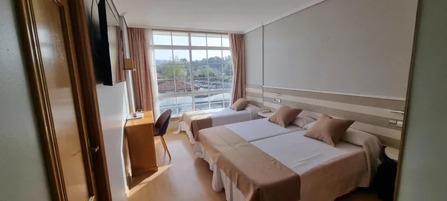 غرفة ثلاثية، Hotel Miramar Playa America 3/10