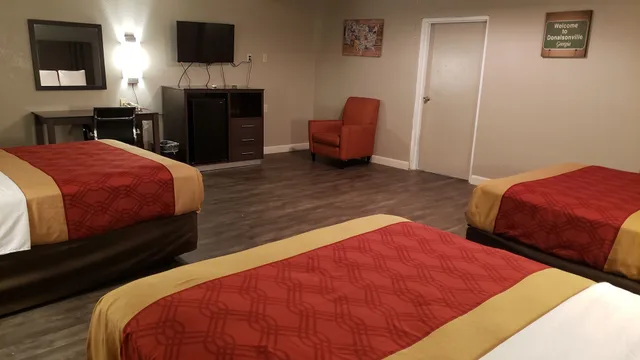 غرفة بسريرين كوين للمدخنين لذوي الإعاقة، Econo Lodge Donalsonville, GA 2/2