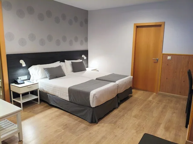 غرفة غراند بسريرين منفصلين، Hotel Mendez Nunez 3/10