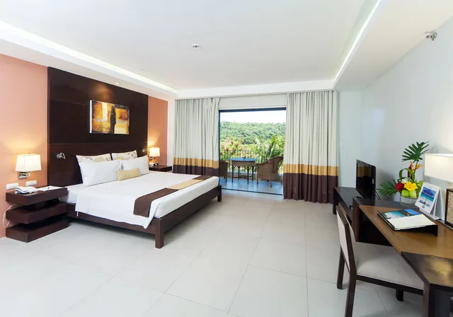 Superior, Double or Twin Bed, Fairways And Bluewater Newcoast Boracay 2/6