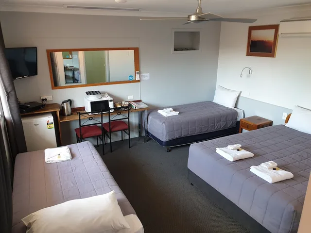 Family, Double and Twin Beds, CIVIC MOTEL GRAFTON 2/2