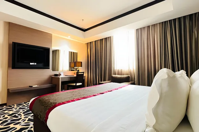 جناح بريميير بسرير كينج، Grand Paragon 1/1
