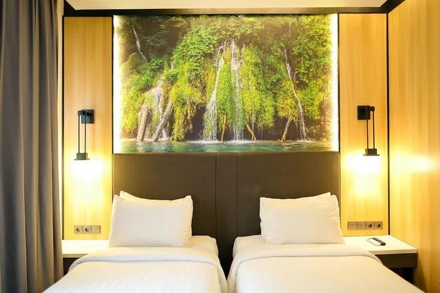 غرفة تنفيذية بسريرين منفصلين، Allura Azana Resort Tawangmangu 2/8